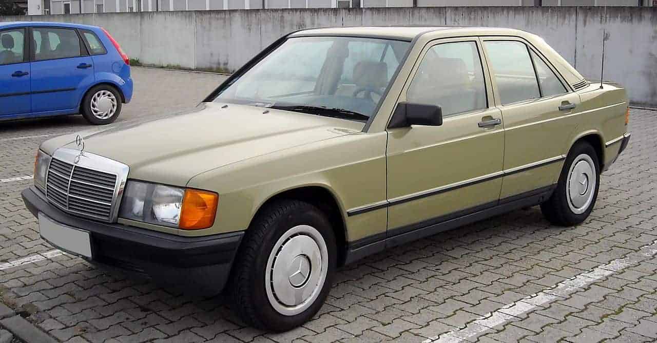 Najsłynniejszy Mercedes 190 w Polsce trafił pod młotek