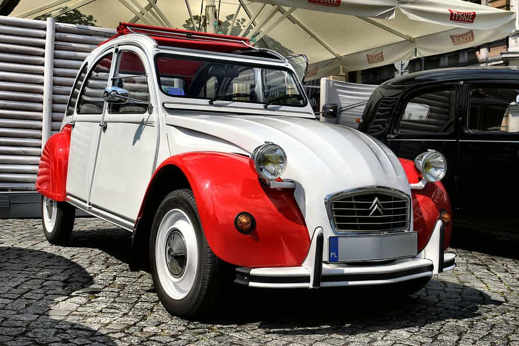 Za nami „Stary Citroën i morze”, czyli nadmorska wystawa kolekcji zabytkowych francuskich modeli