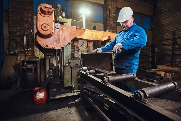 Zastosowanie technologii formowania metalu w różnych gałęziach przemysłu